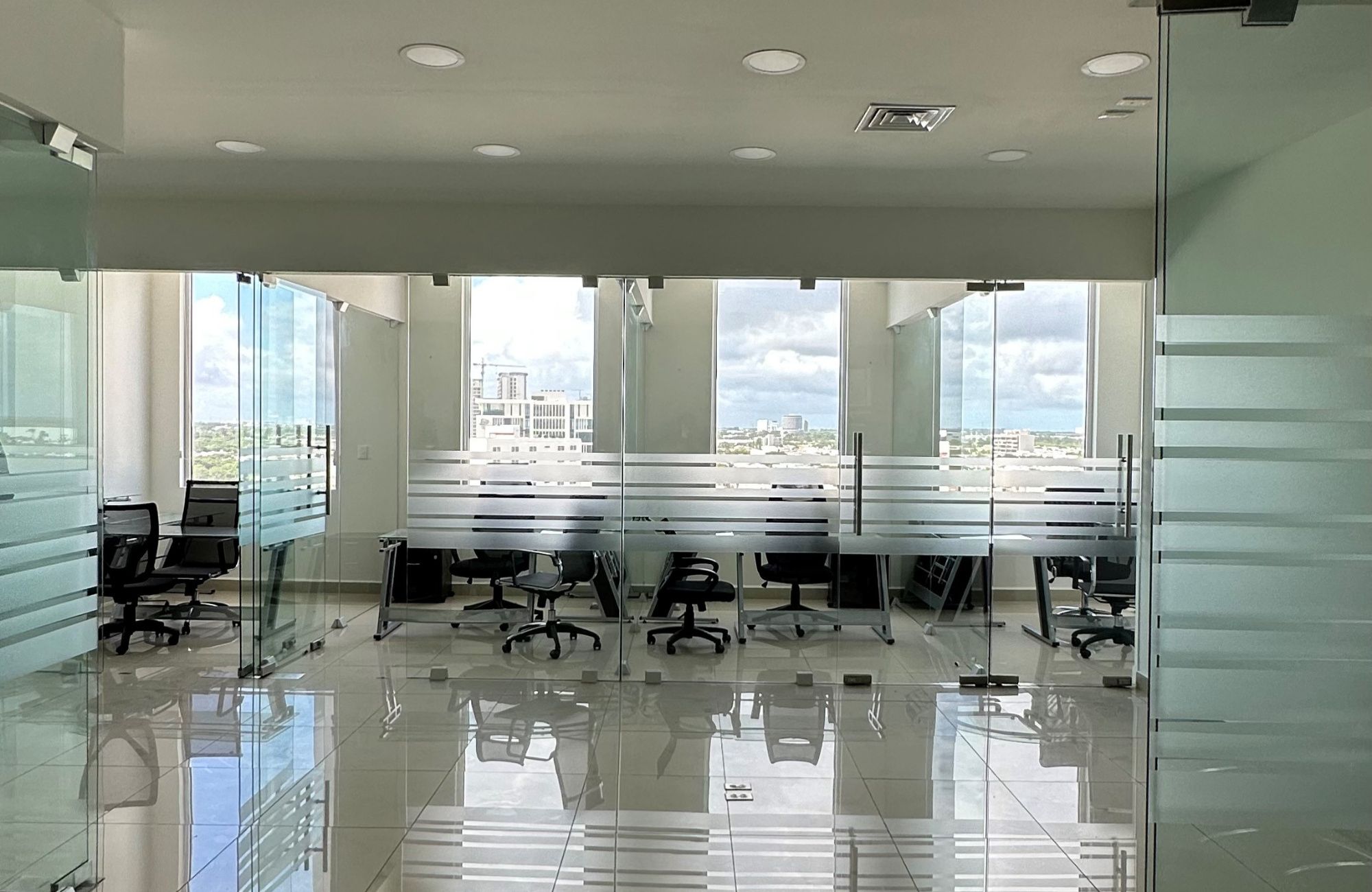 Oficina en plaza comercial, equipado, en venta, Altabrisa, M&eacute;rida, Yucat&aacute;n.