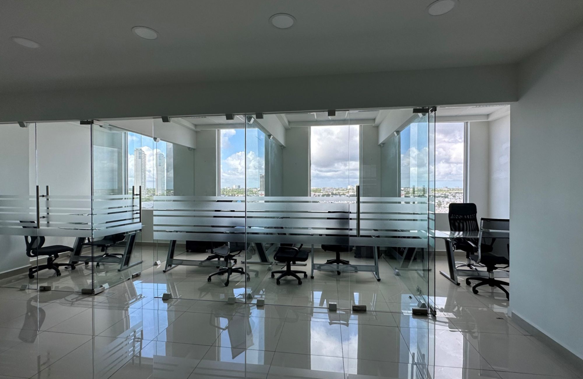 Oficina en plaza comercial, equipado, en venta, Altabrisa, M&eacute;rida, Yucat&aacute;n.