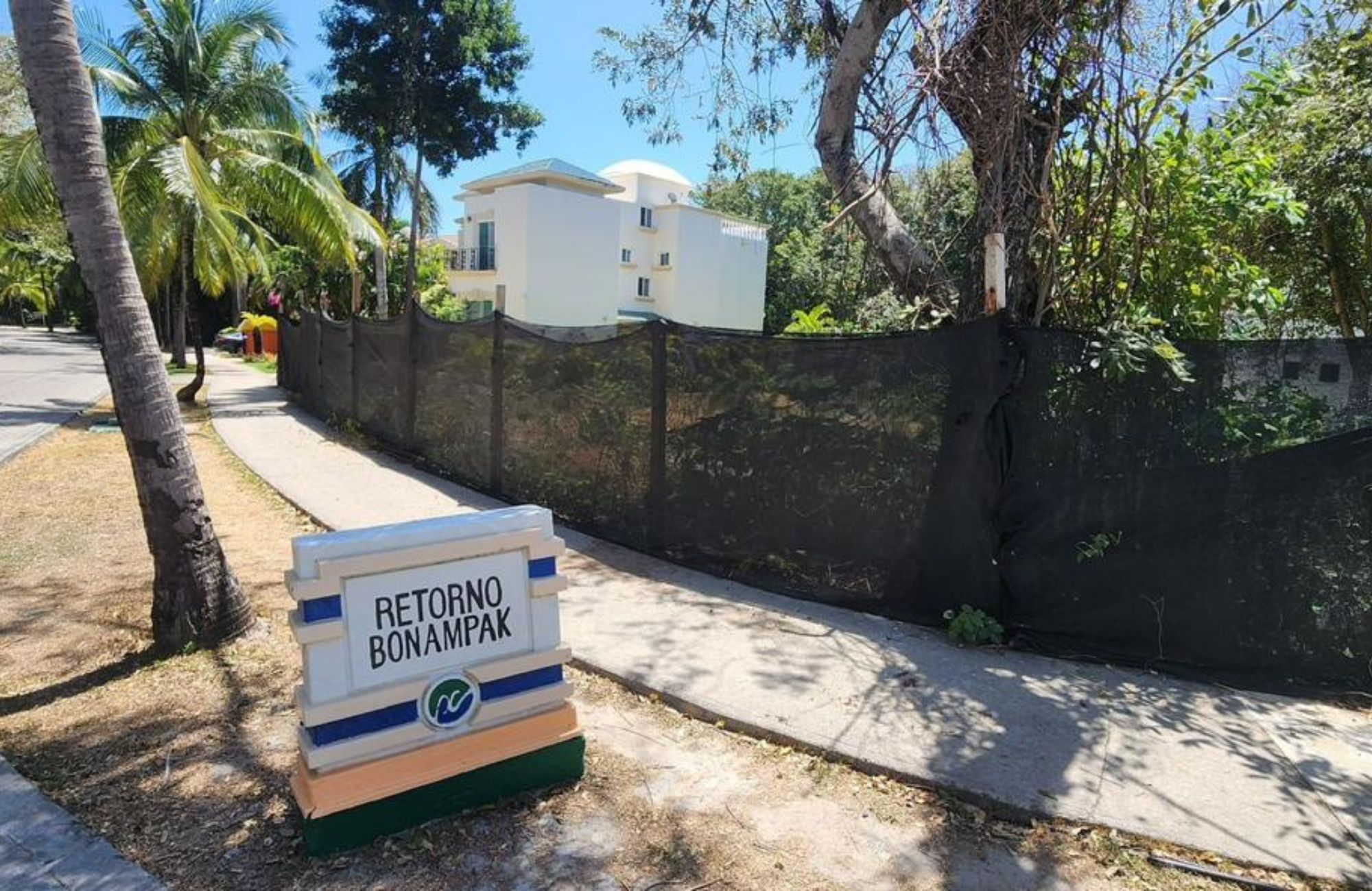 Terreno uso de suelo mixto area com&uacute;n con alberca, en residencial con campo de golf y acceso a club