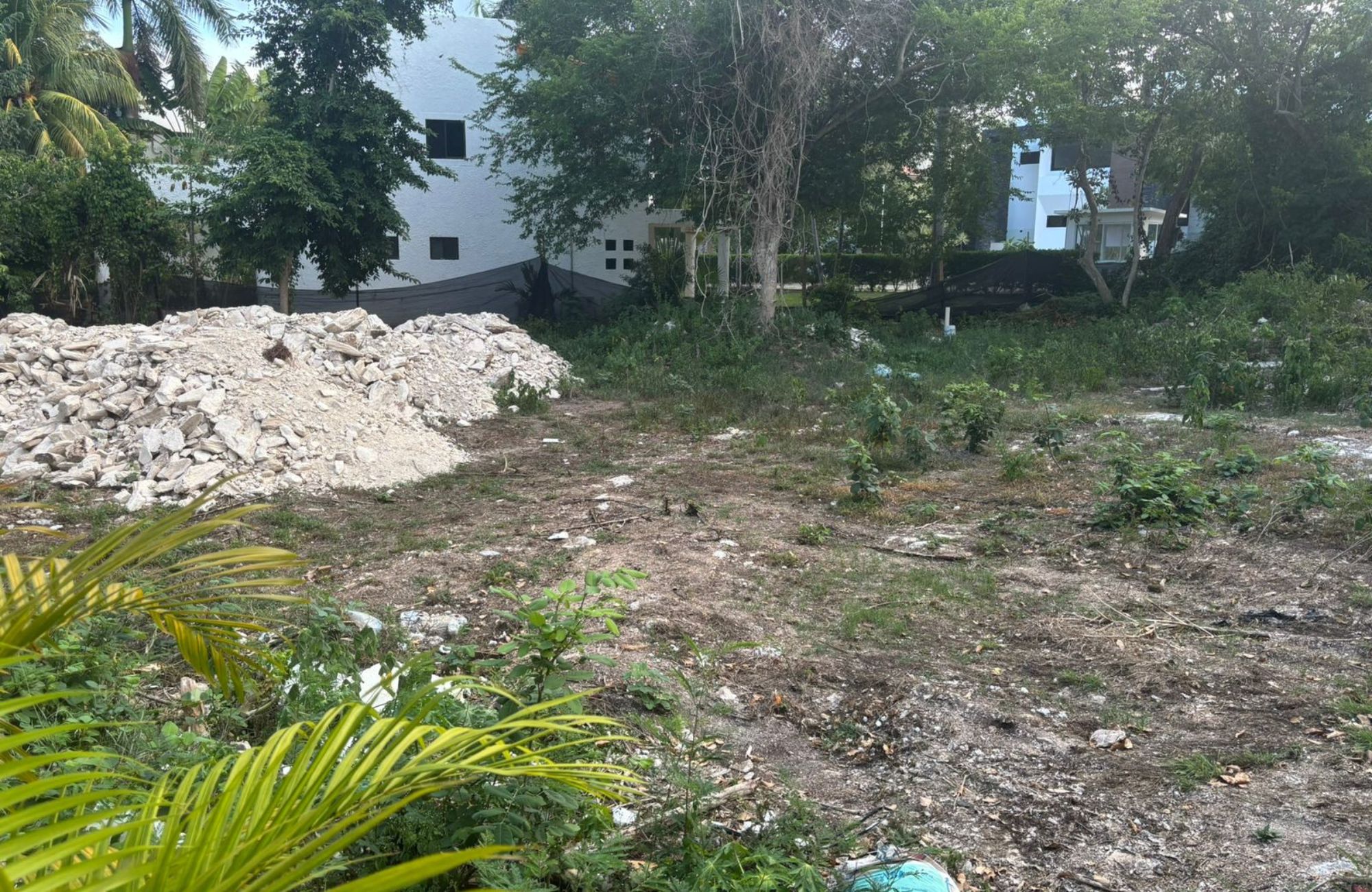 Terreno uso de suelo mixto area com&uacute;n con alberca, en residencial con campo de golf y acceso a club