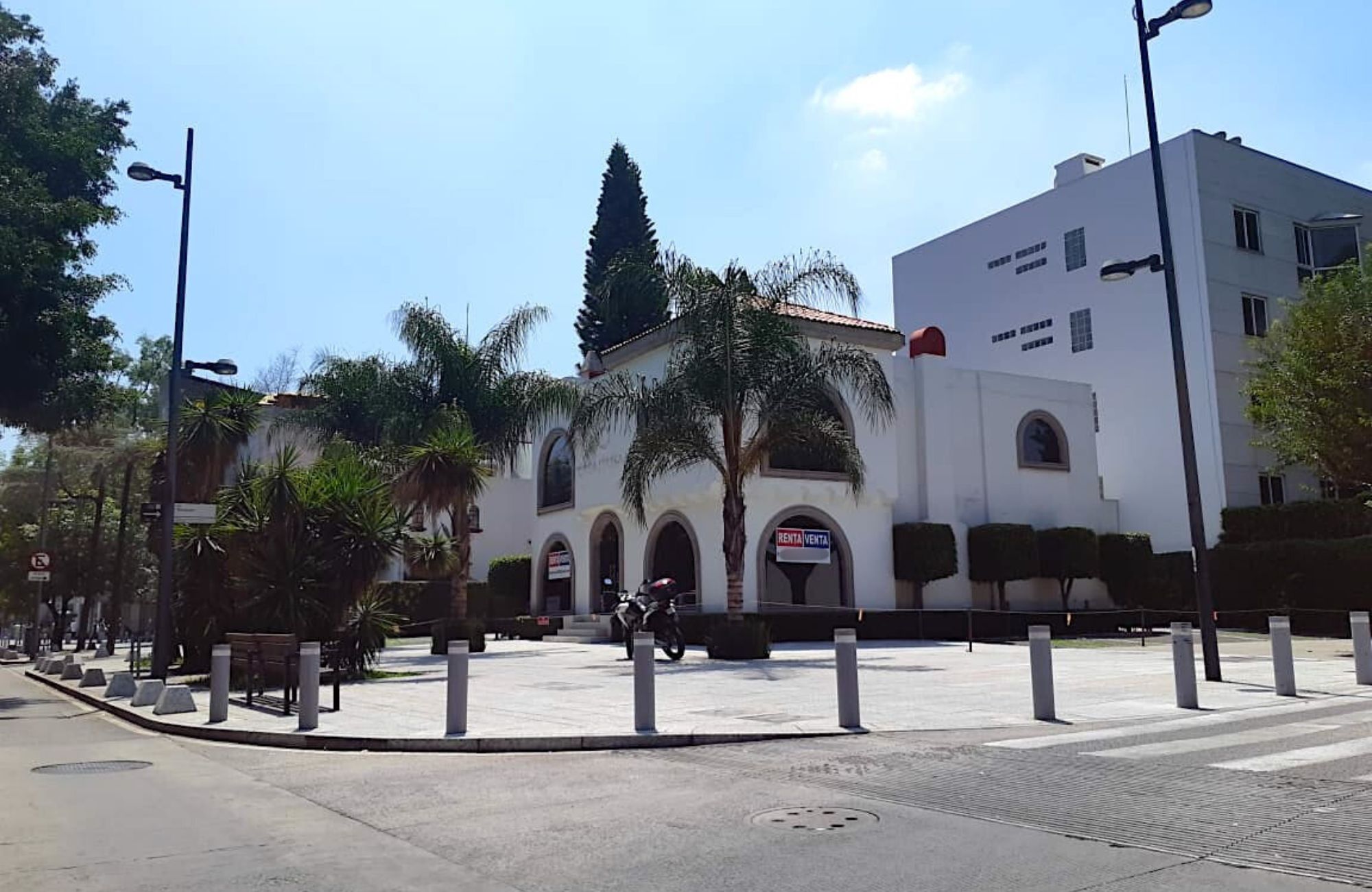 Edificio con locales comerciales en esquina en venta en Polanco, CDMX