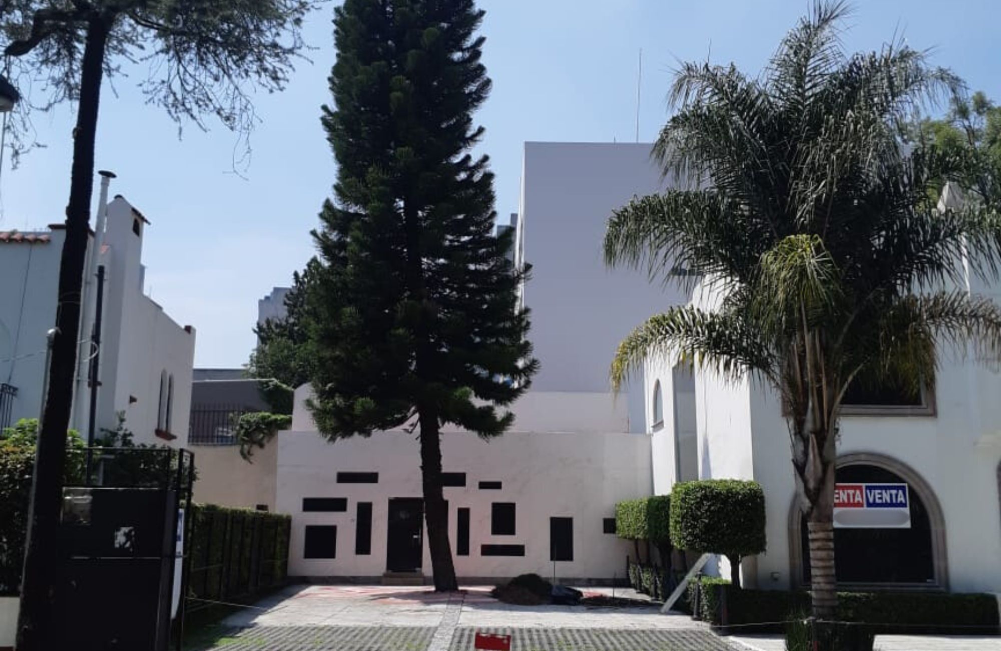 Edificio con locales comerciales en esquina en venta en Polanco, CDMX