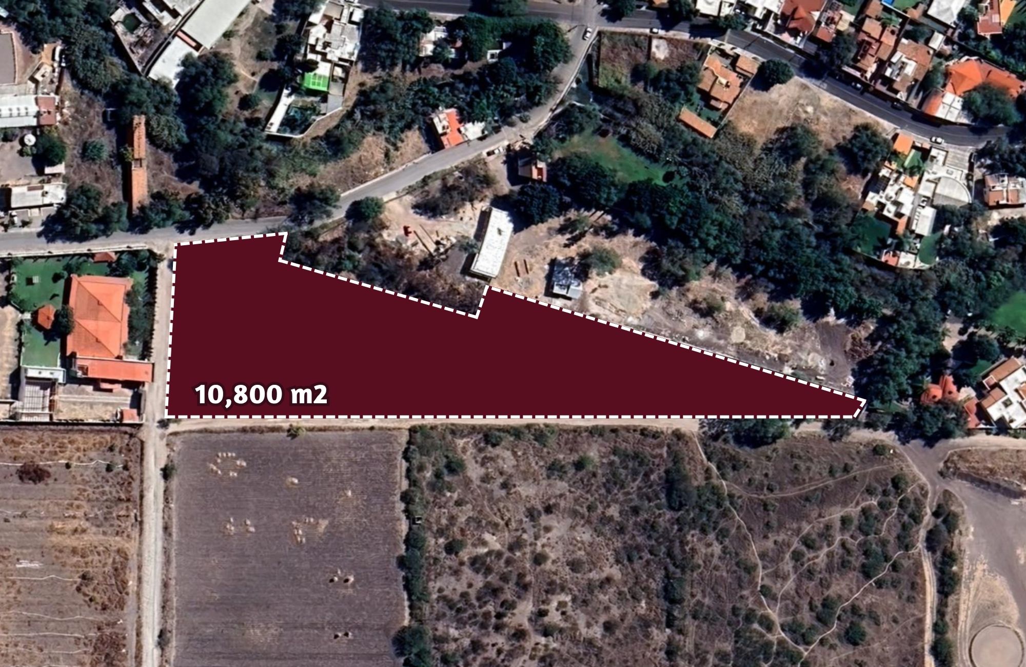 Macrolote de 2,565 m2 uso mixto, en zona comercial, en venta Quer&eacute;taro.