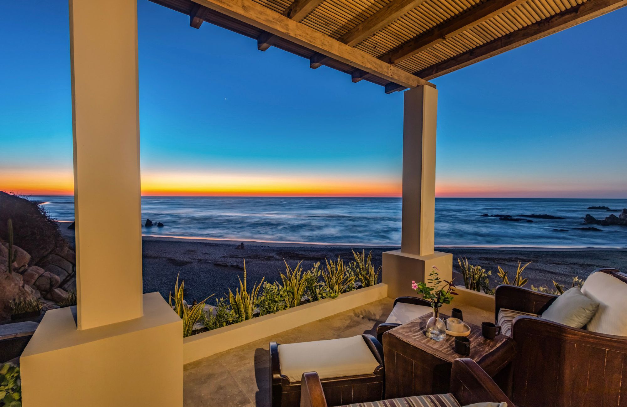 Hotel boutique a pie de playa, con vista al mar, local comercial en planta baja, en venta, La Bocana