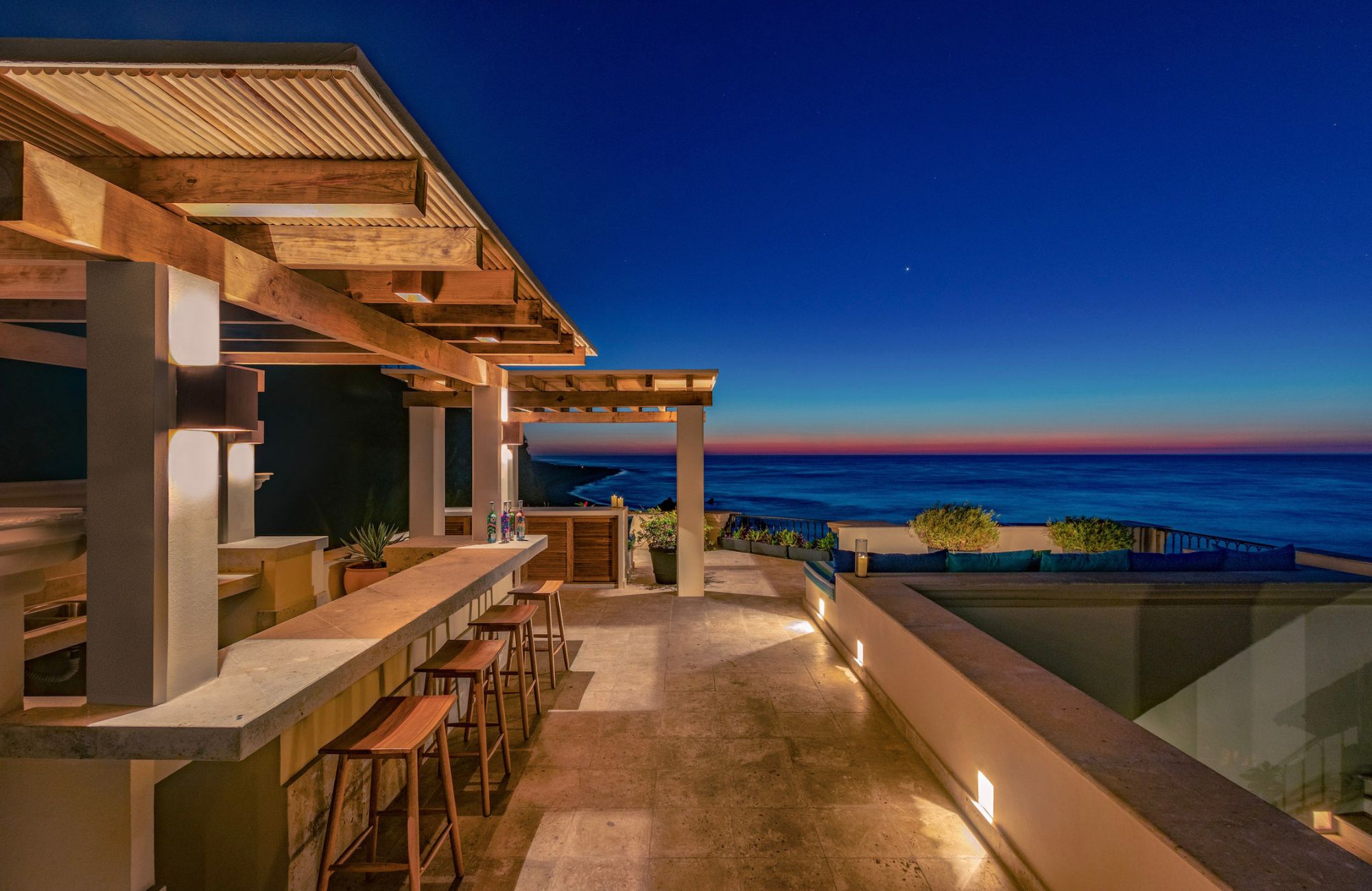 Hotel boutique a pie de playa, con vista al mar, local comercial en planta baja, en venta, La Bocana