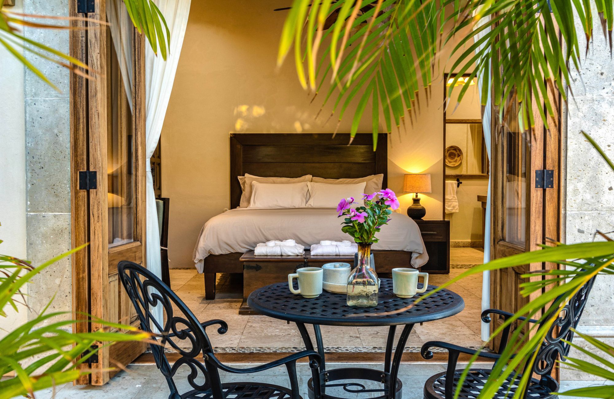 Hotel boutique a pie de playa, con vista al mar, local comercial en planta baja, en venta, La Bocana