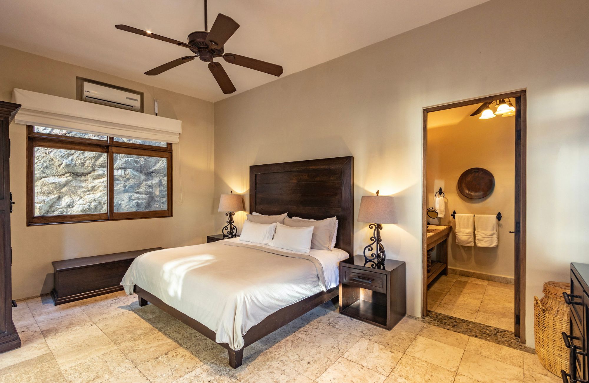 Hotel boutique a pie de playa, con vista al mar, local comercial en planta baja, en venta, La Bocana