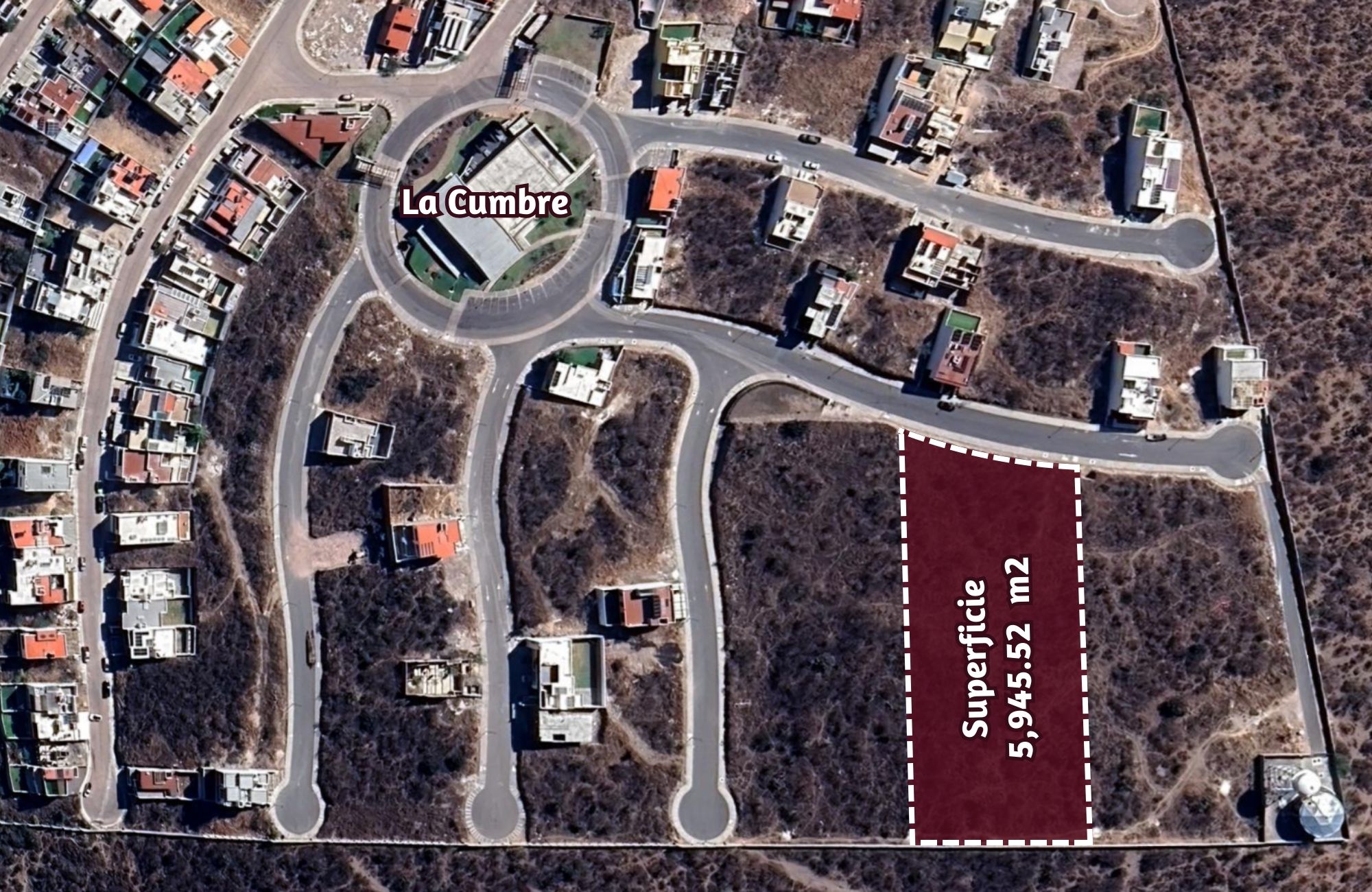 Macrolote uso mixto de 2,408 m2 en venta, en la entrada de Juriquilla.