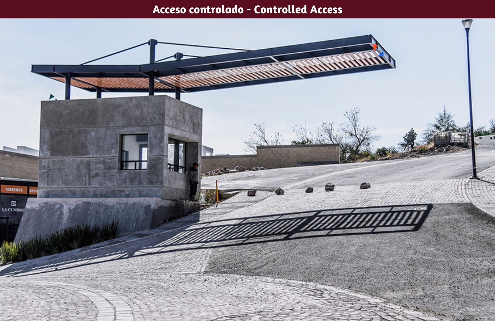 Macrolote uso mixto de 2,408 m2 en venta, en la entrada de Juriquilla.