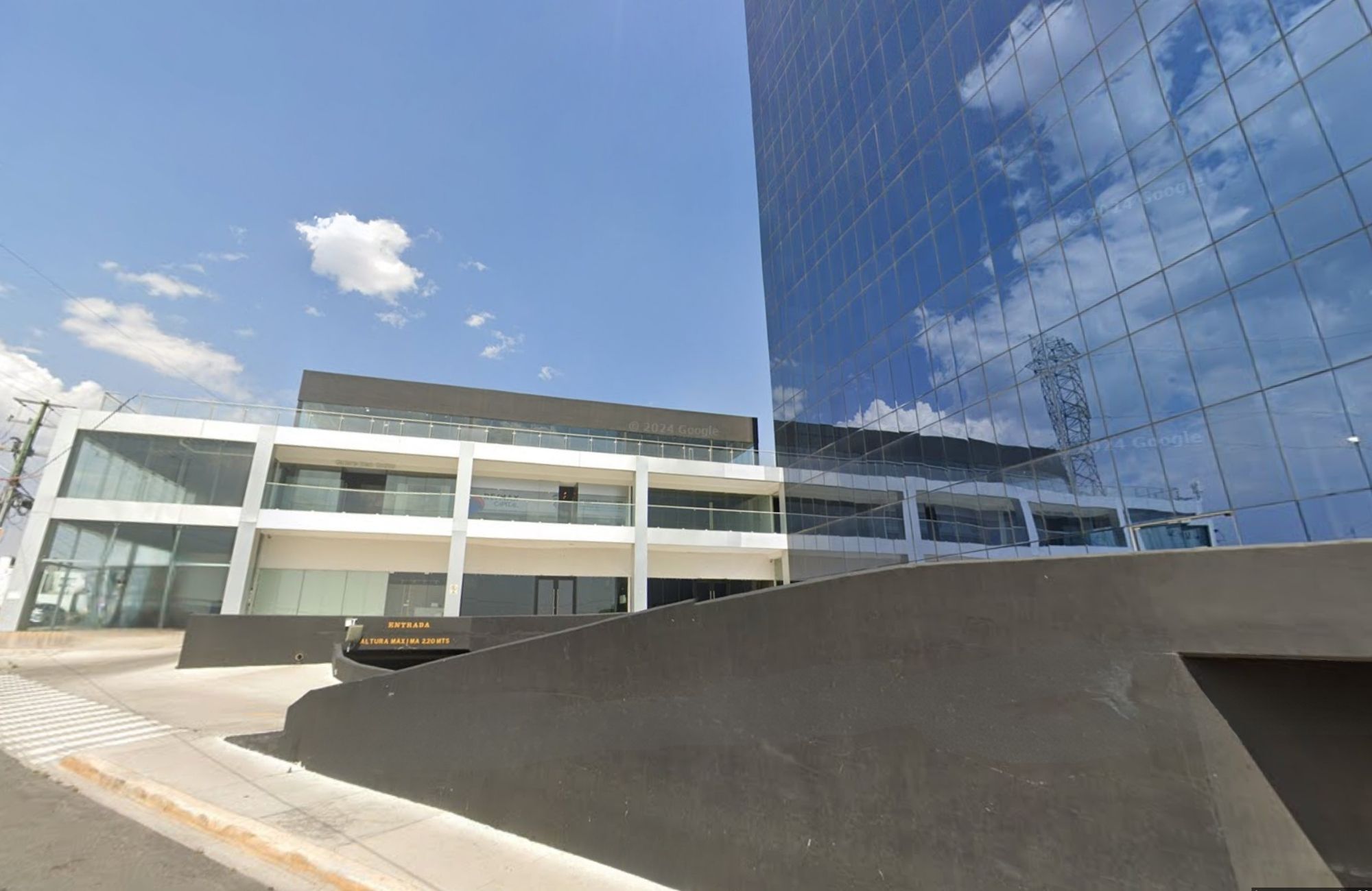 Local comercial en planta baja, en venta, El Campanario, Quer&eacute;taro