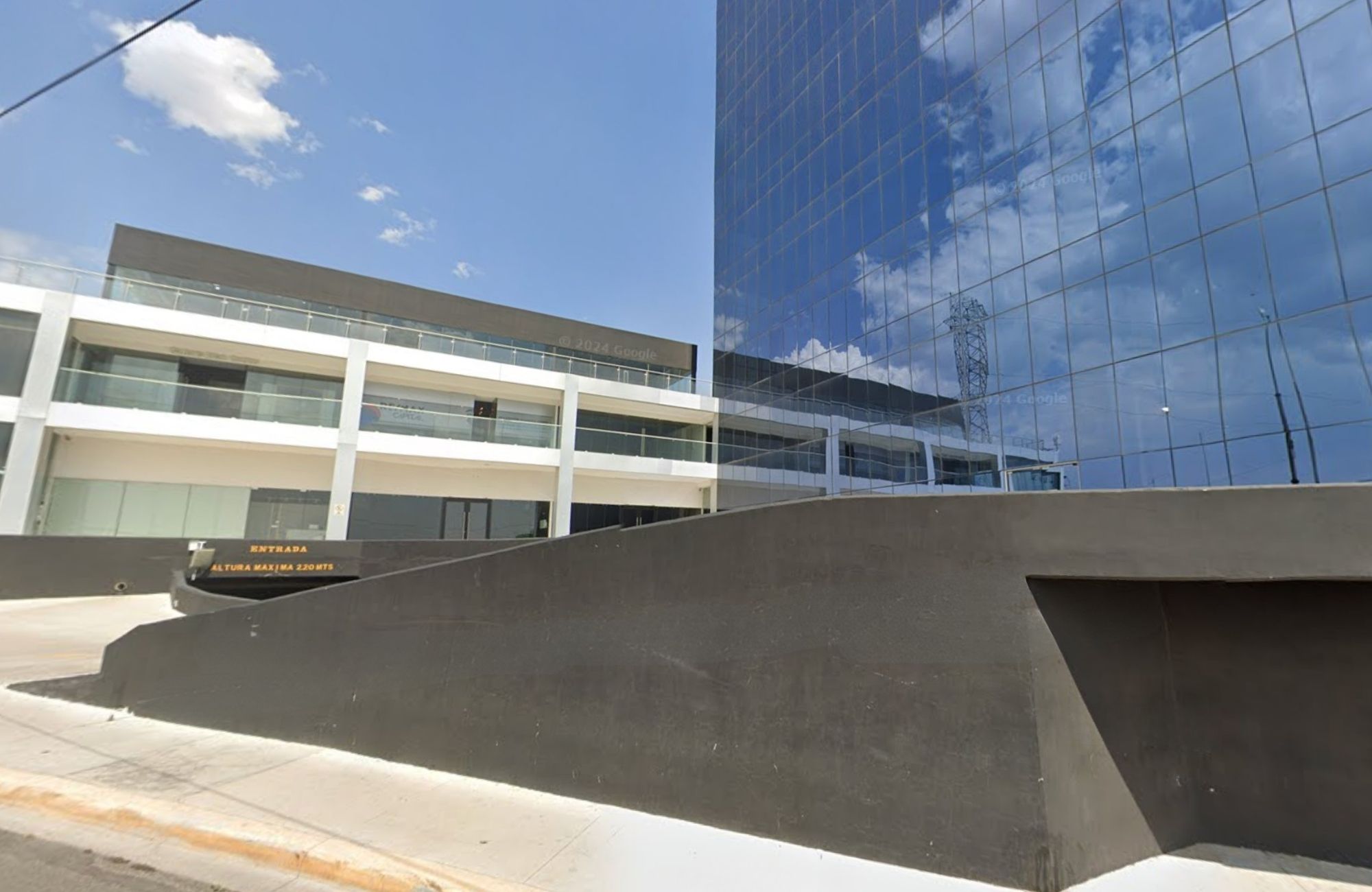 Local comercial en planta baja, en venta, El Campanario, Quer&eacute;taro