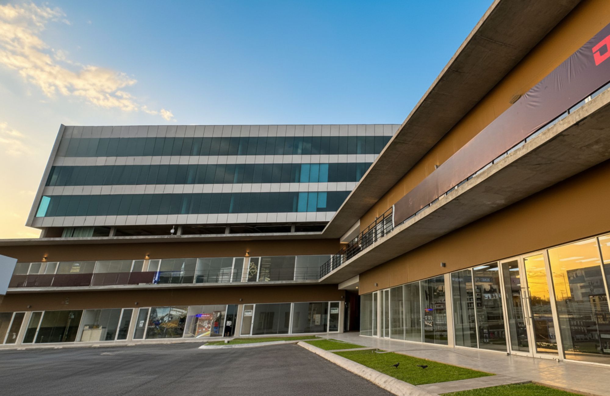 Local comercial en plaza comercial, en venta, Opich&eacute;n, M&eacute;rida