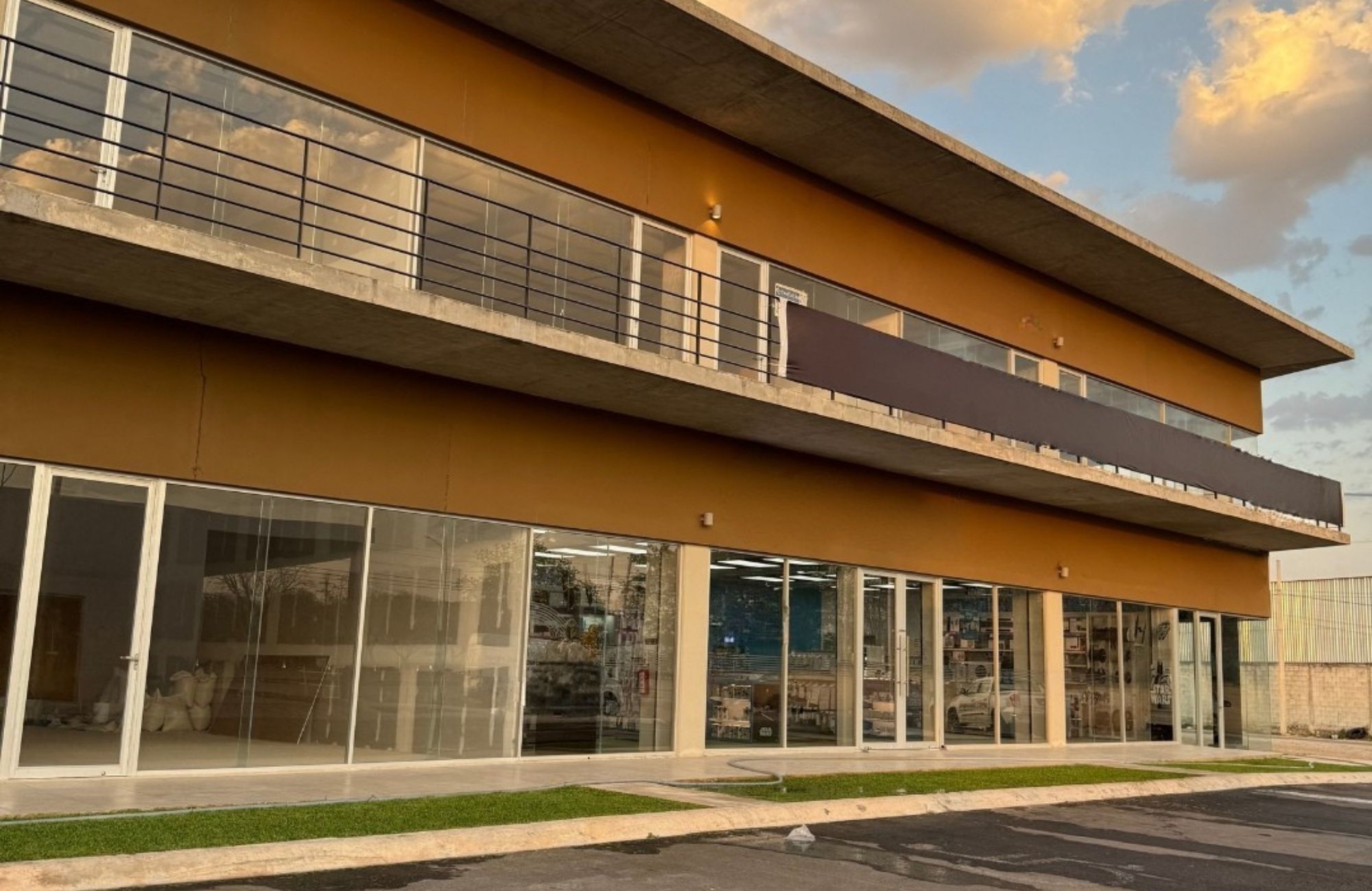 Local comercial en plaza comercial, en venta, Opich&eacute;n, M&eacute;rida