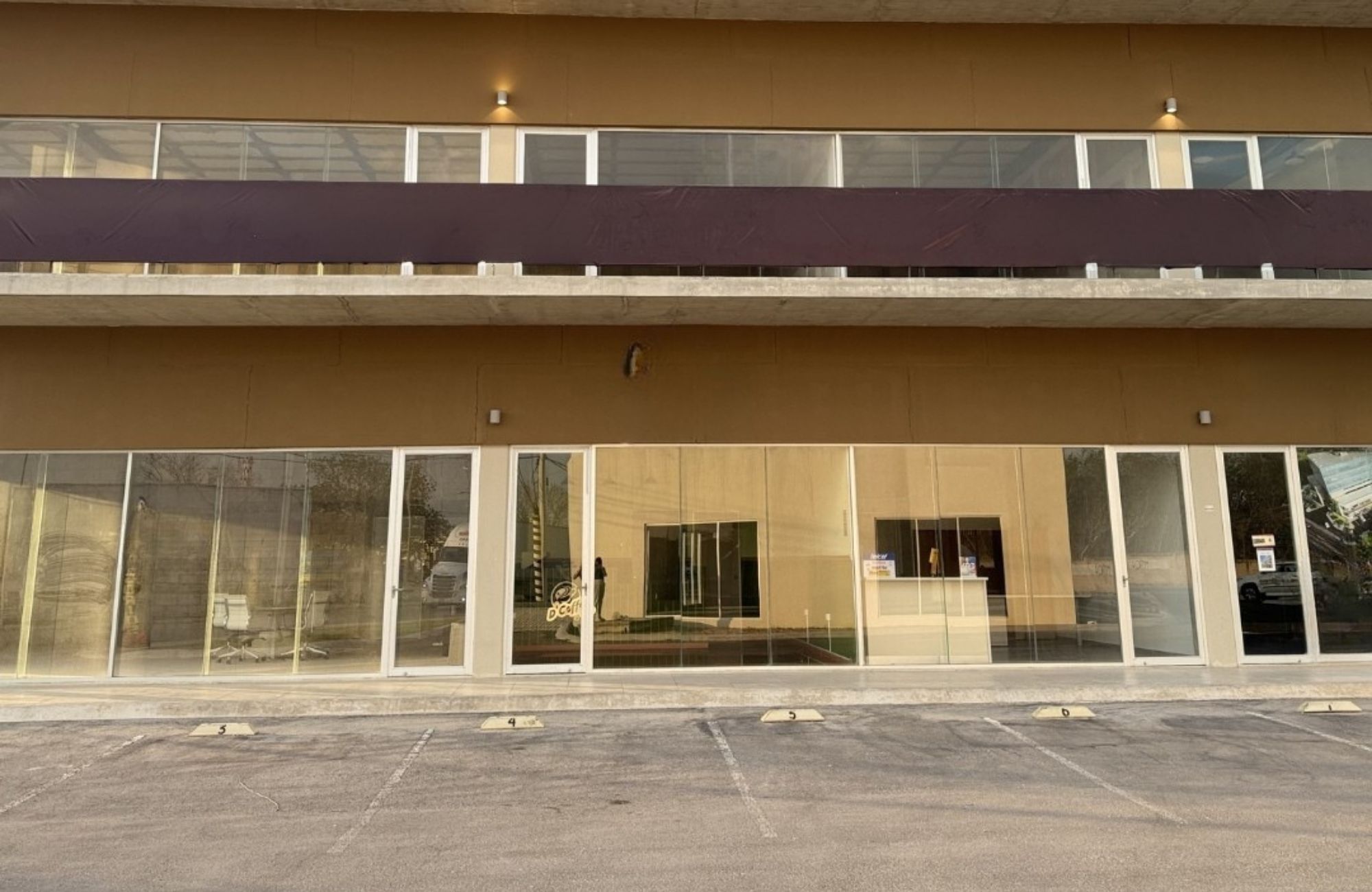 Local comercial en plaza comercial, en venta, Opich&eacute;n, M&eacute;rida