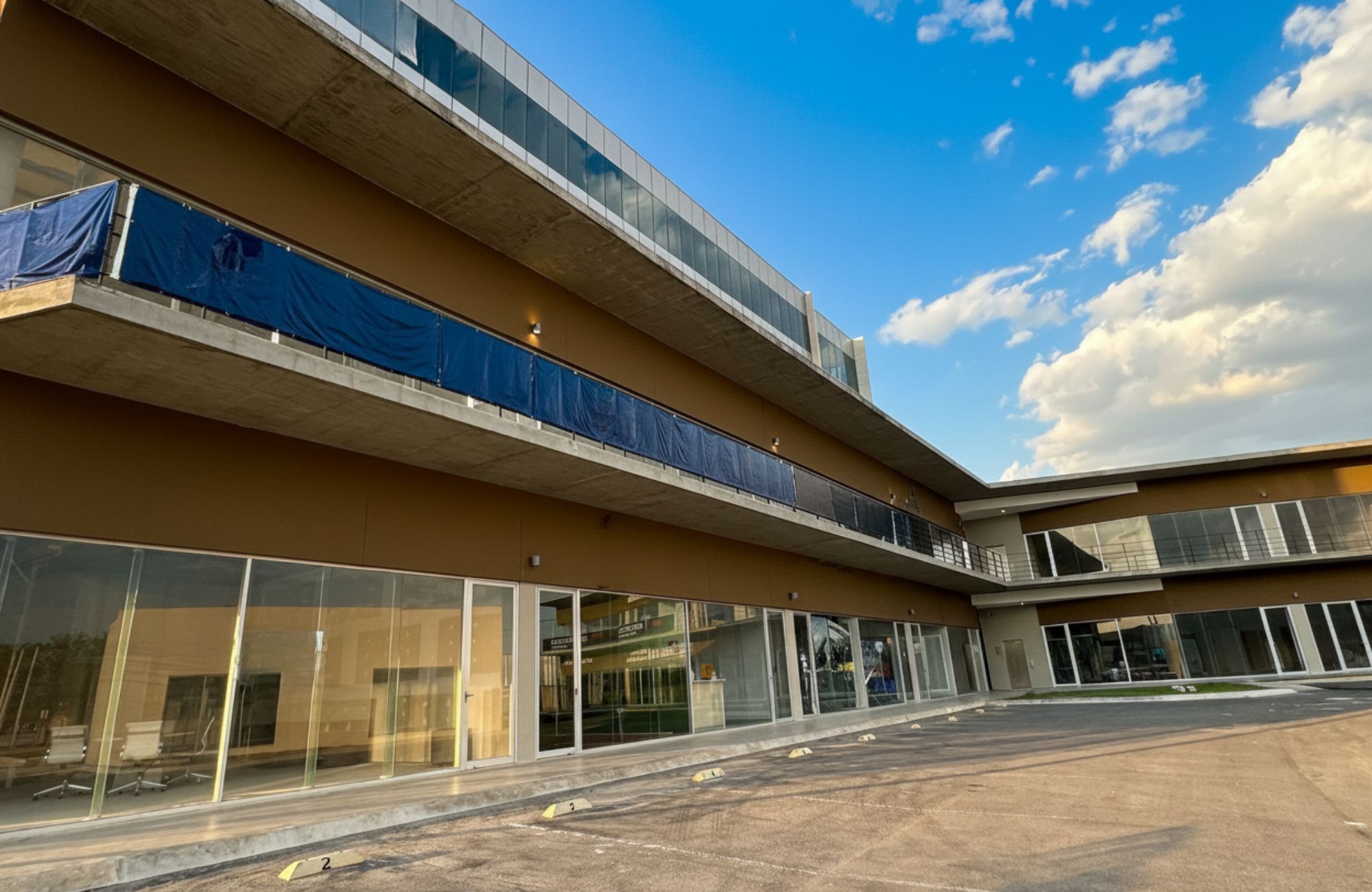 Local comercial con vigilancia 24-7, en venta, Opich&eacute;n, M&eacute;rida