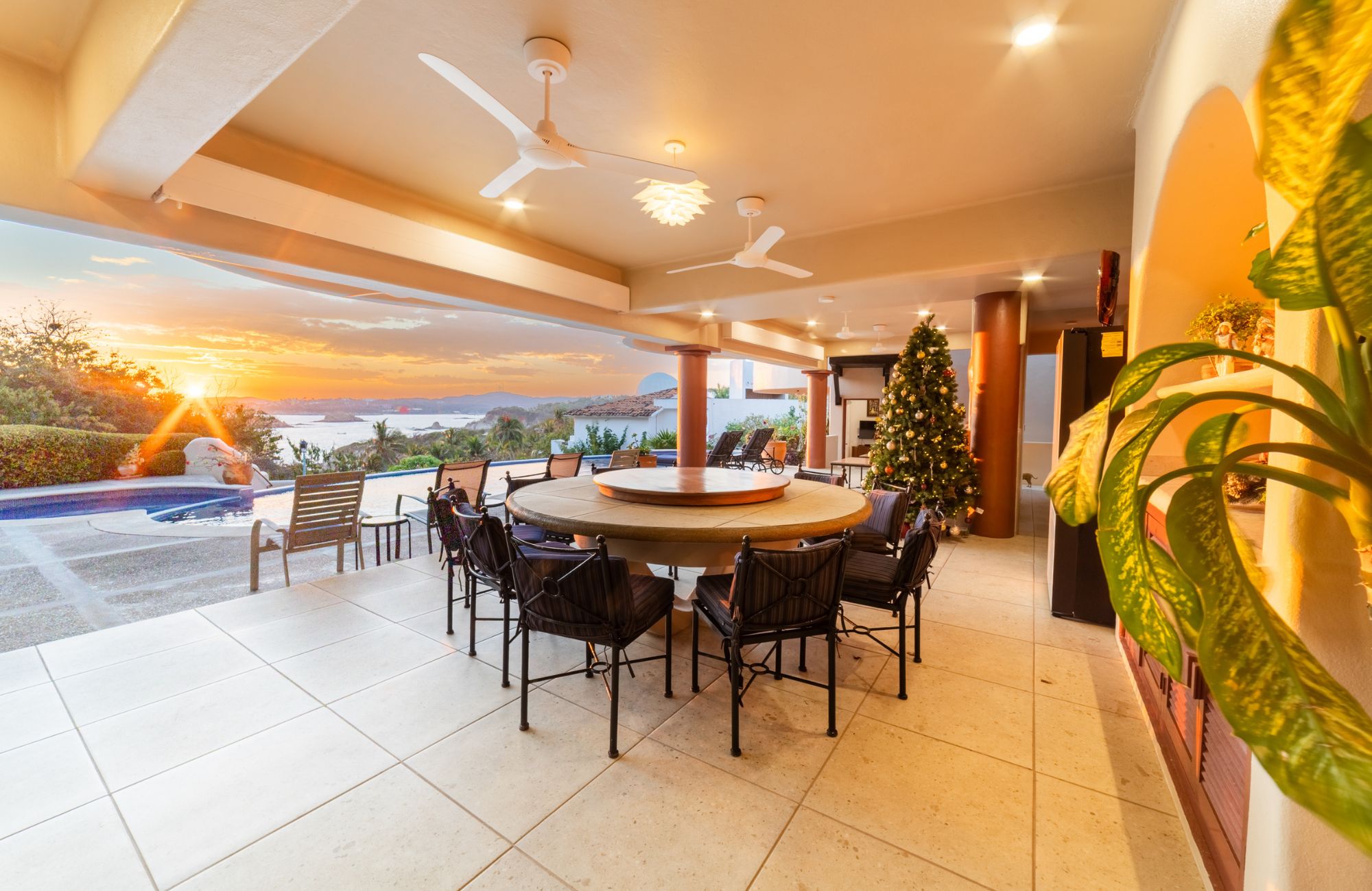 Hotel con vista al mar y alberca, en venta, Residencial Conejos, Huatulco