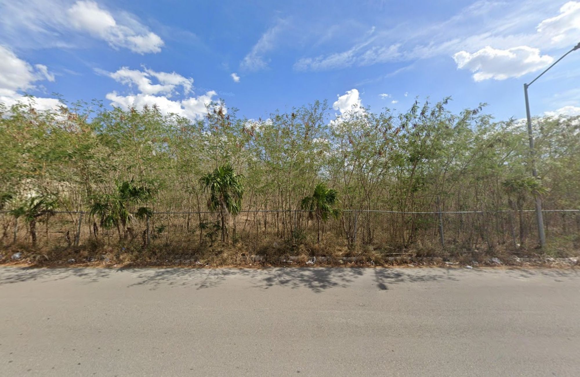 Terreno mixto junto a Costco y Galer&iacute;as M&eacute;rida, en venta, Zona Industrial