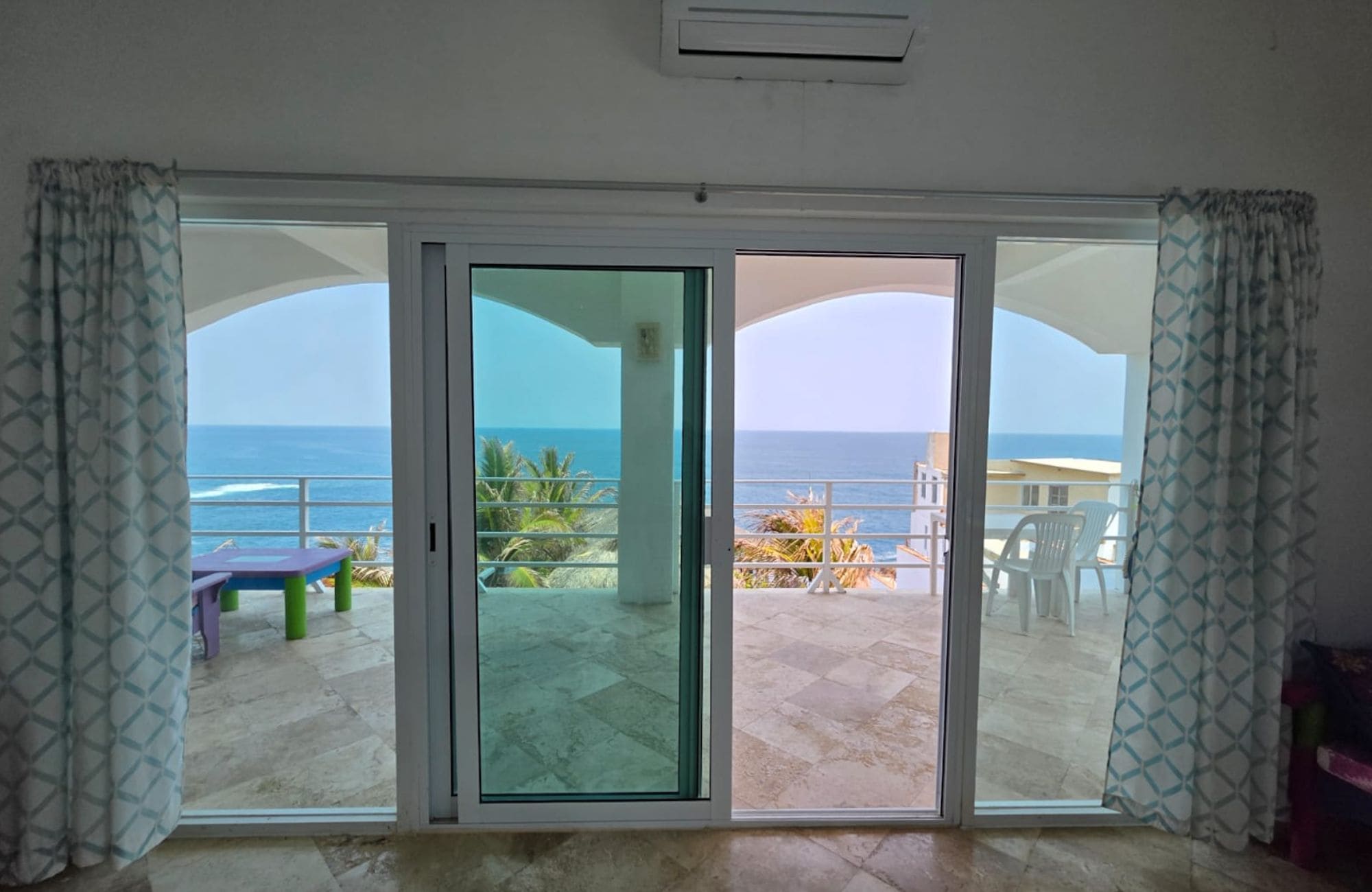 Hotel frente al mar, con acceso a la playa y alberca privada en venta