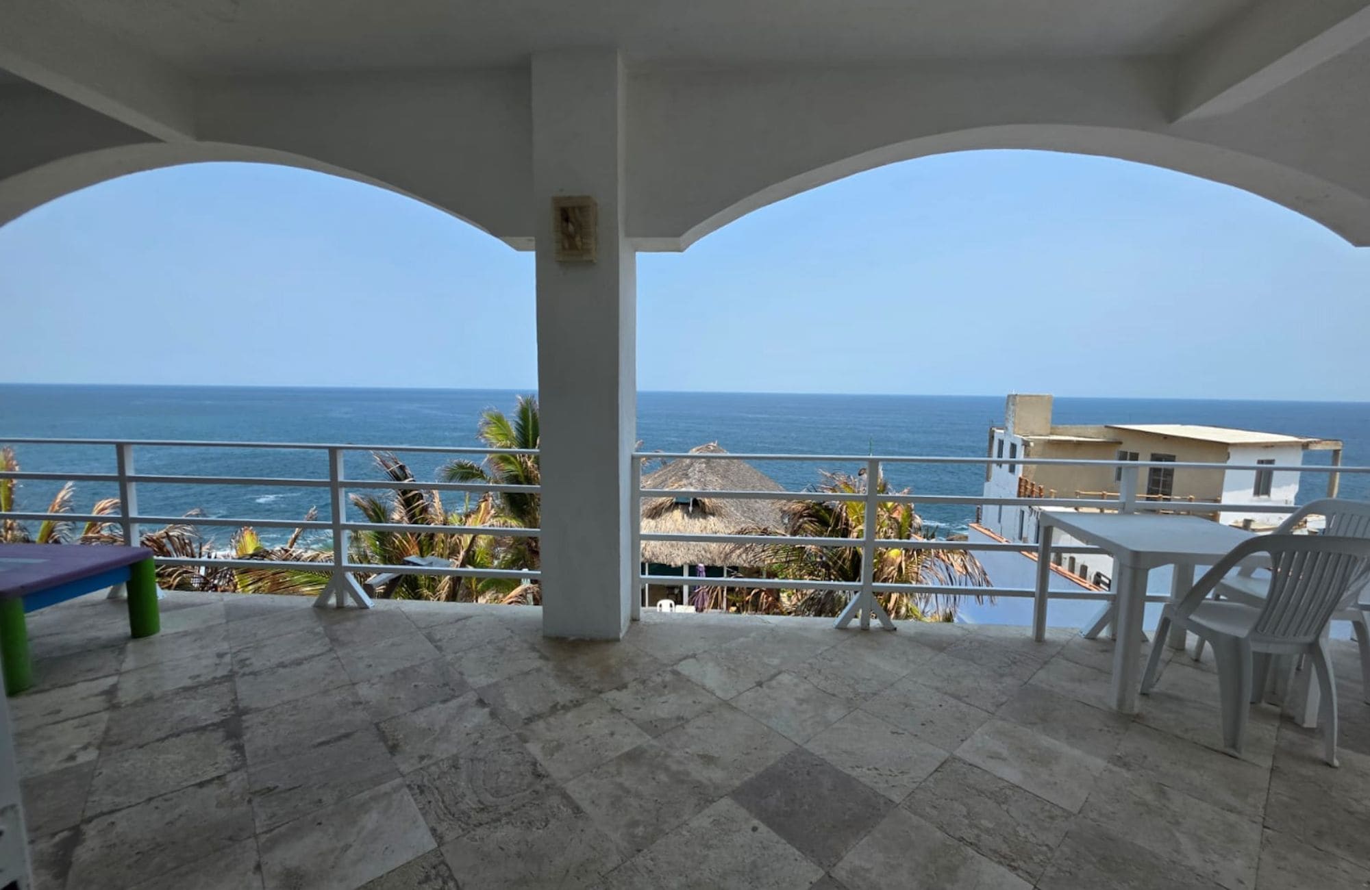 Hotel frente al mar, con acceso a la playa y alberca privada en venta