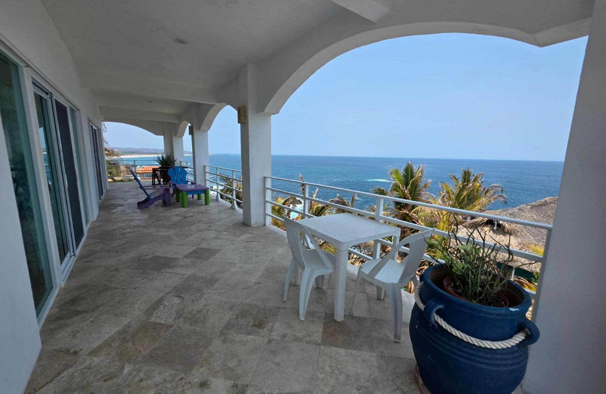 Hotel frente al mar, con acceso a la playa y alberca privada en venta