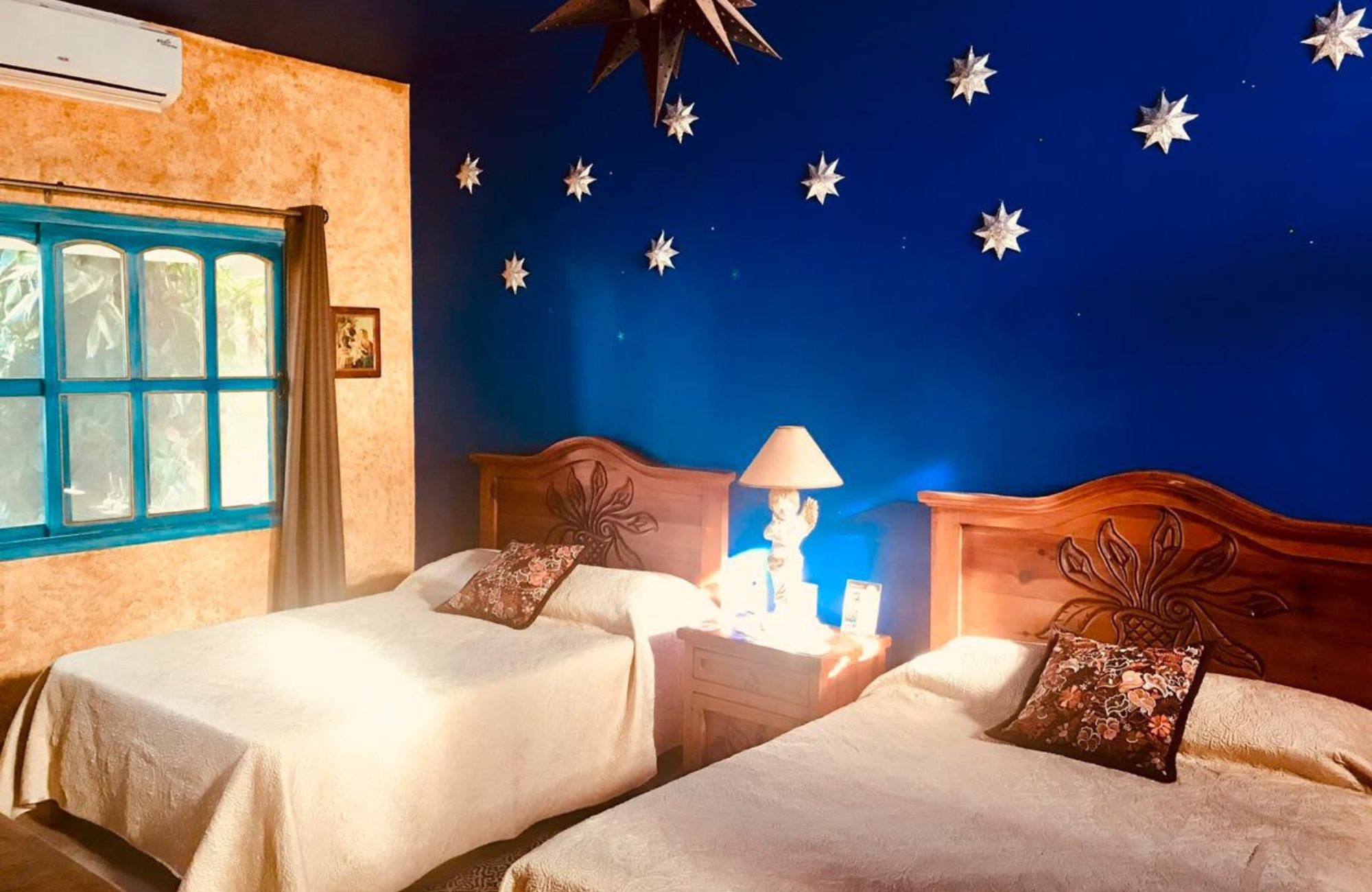 Bed and breakfast with 7 rooms, Mexican colonial architecture and pool, for sale or rent