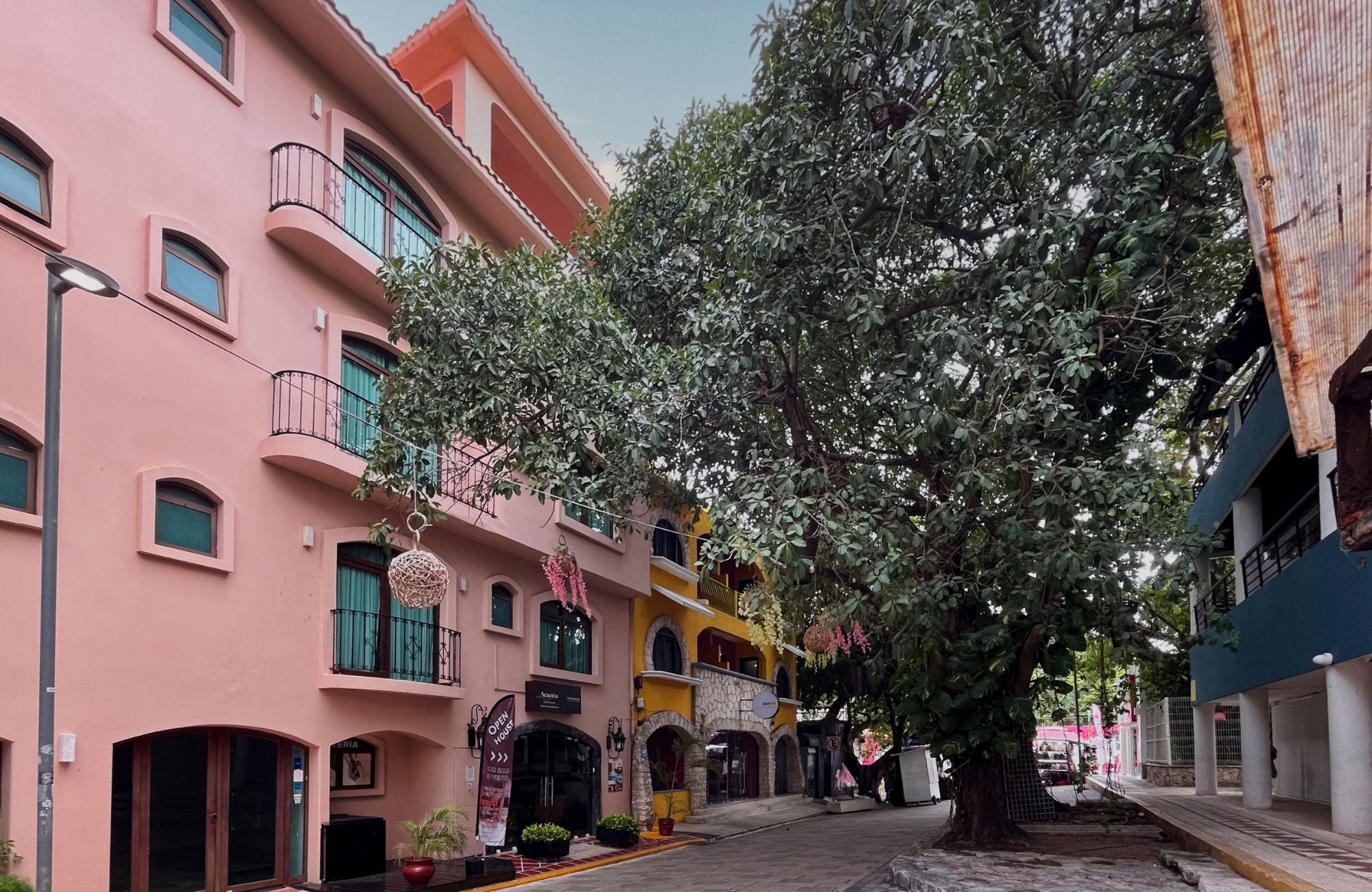 Local comercial a pasos del mar en venta en Zona Playa Mamita&rsquo;s en Playa del Carmen.