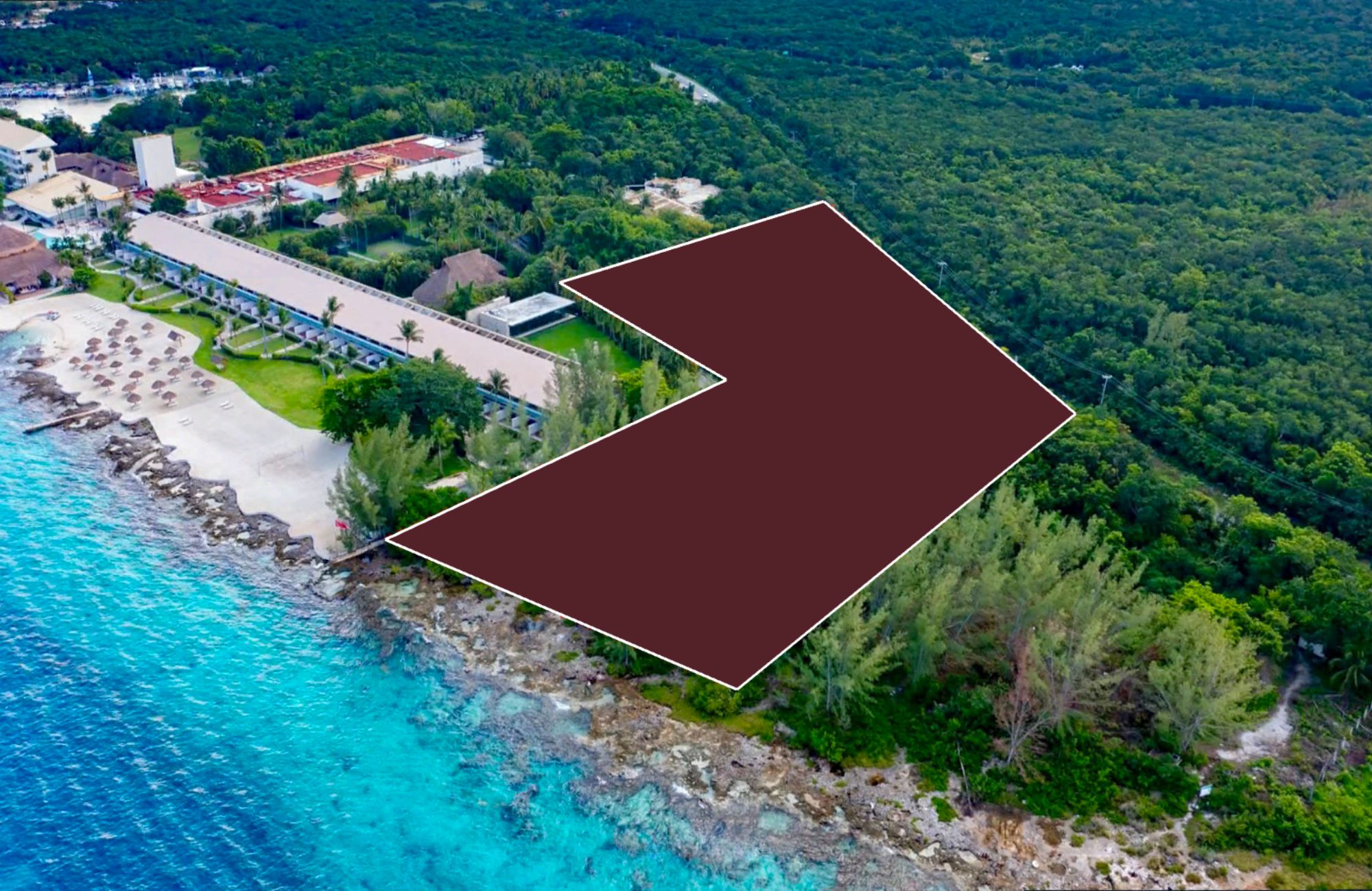Lote comercial 1,345.69 m2 de topograf&iacute;a regular, frente al mar, en venta