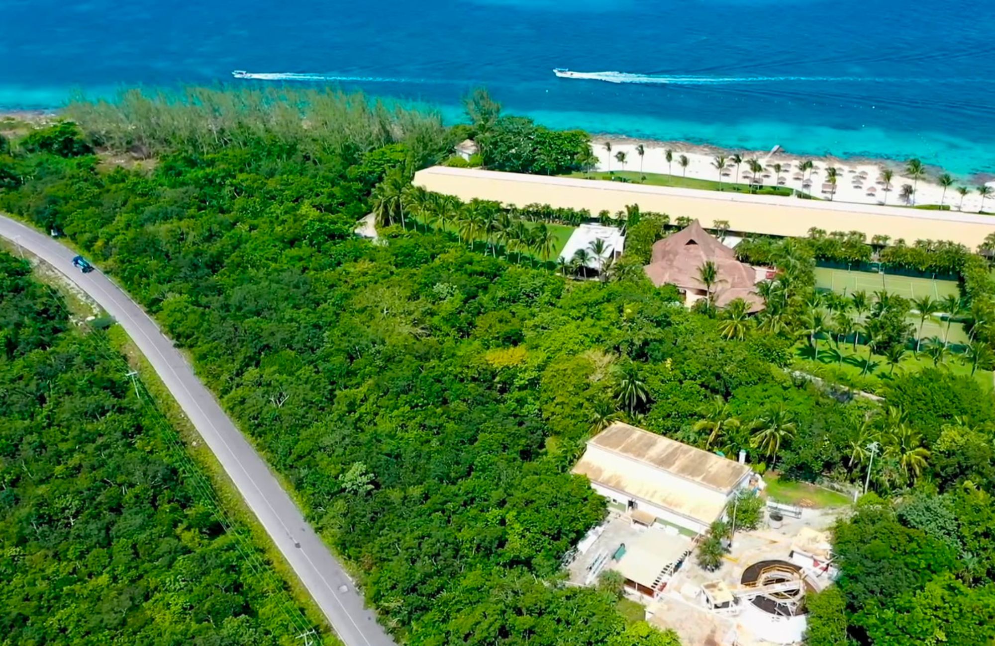 Macrolote comercial mixto frente al mar, en venta