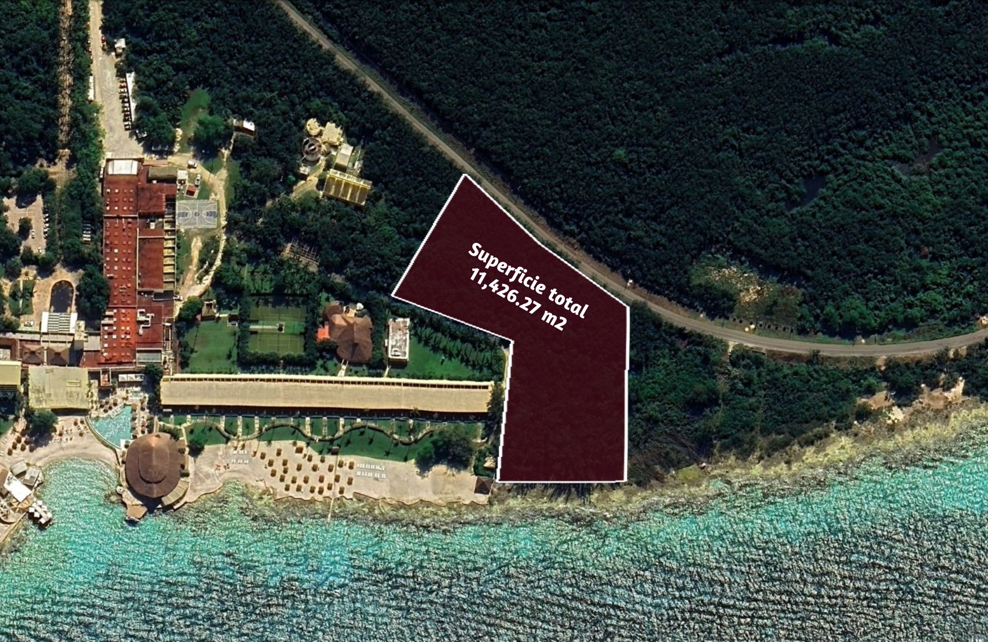 Macrolote comercial mixto frente al mar, en venta