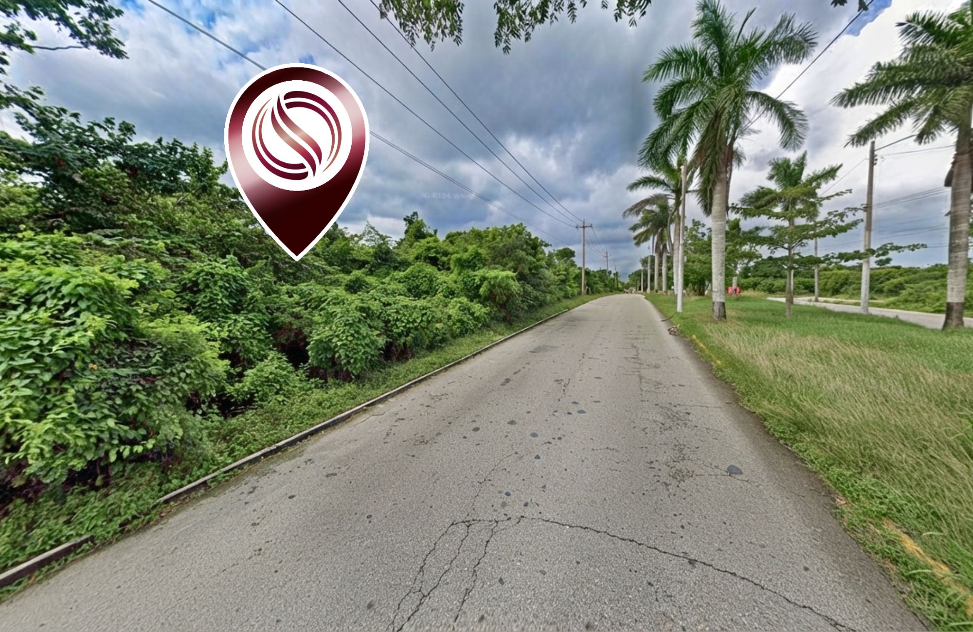 Lote mixto de 10,000 m2 a 800 metros de Puerta Maya, en venta