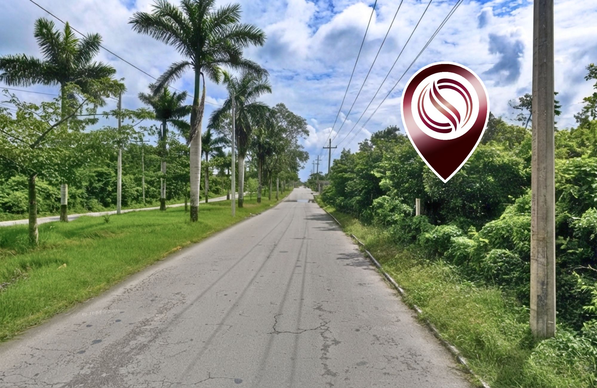 Lote mixto de 10,000 m2 a 800 metros de Puerta Maya, en venta