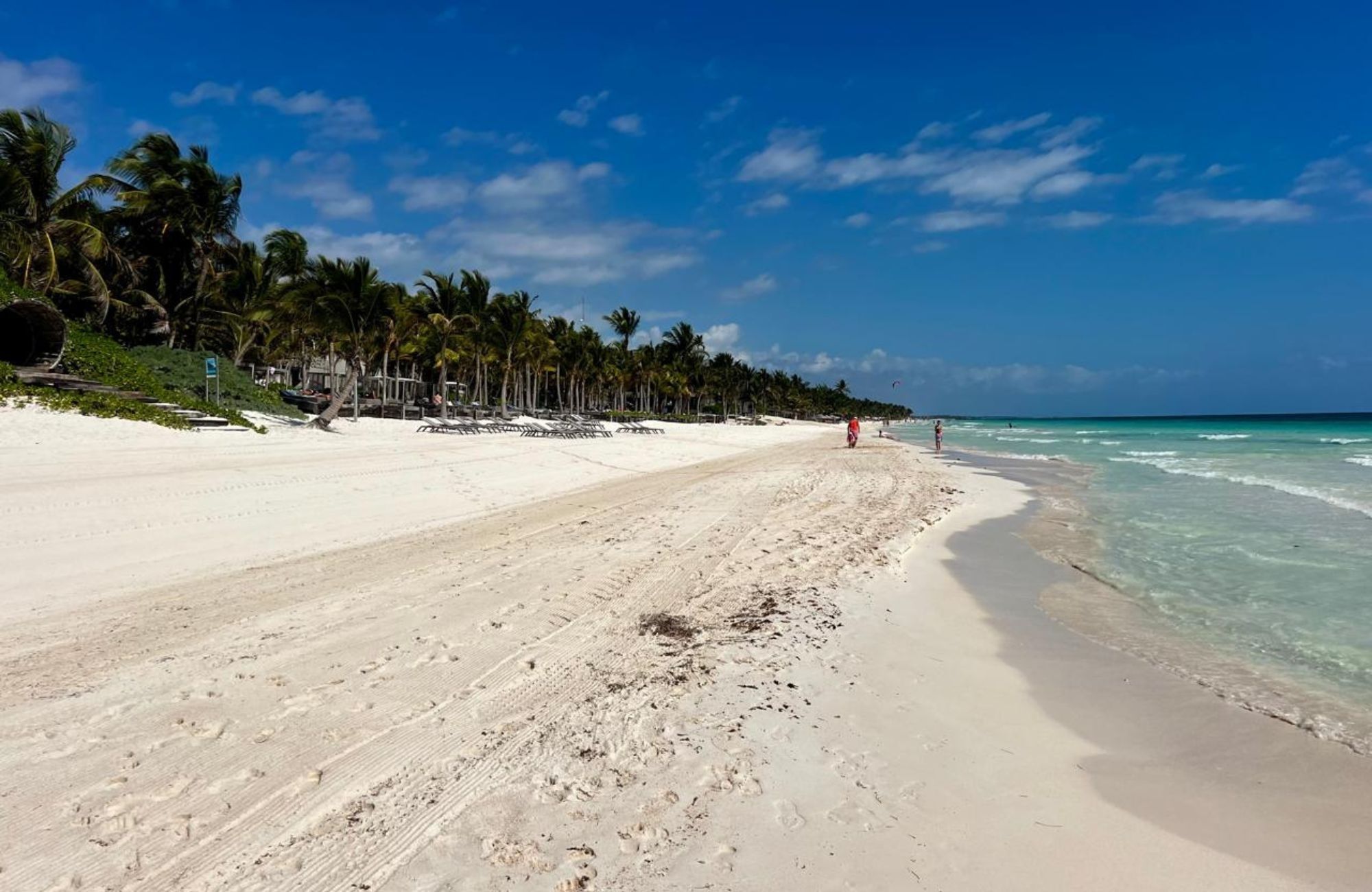 Lote comercial con 50 metros lineales de playa, doble frente, en venta