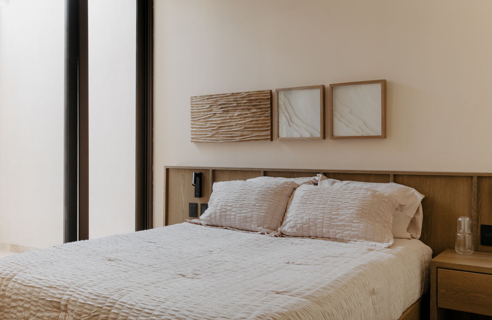 Edificio de 6 departamentos, 2 locales comerciales, rooftop y alberca, en venta