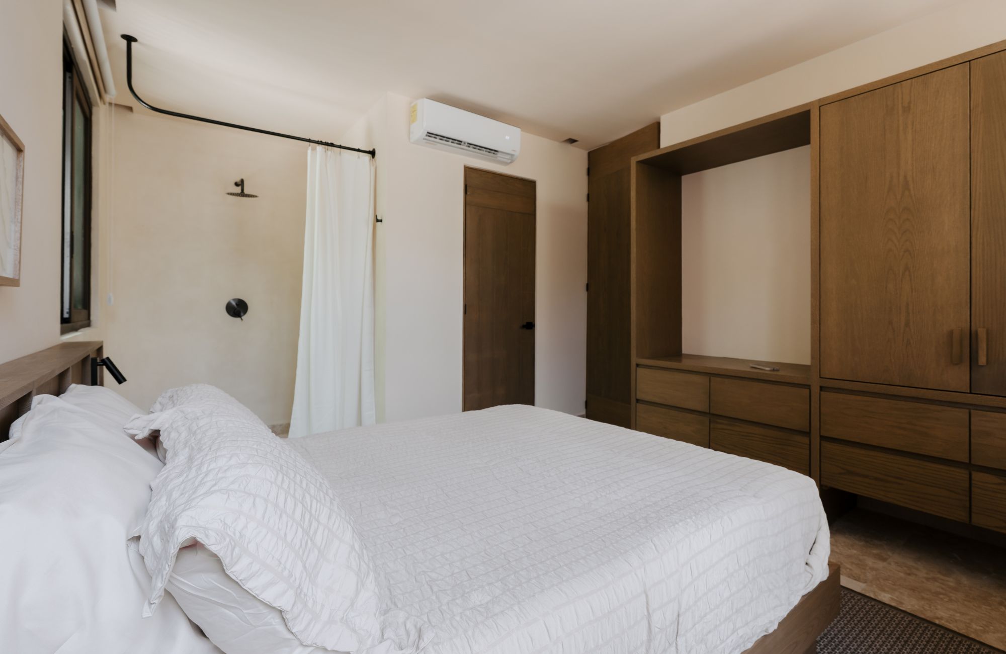 Edificio de 6 departamentos, 2 locales comerciales, rooftop y alberca, en venta