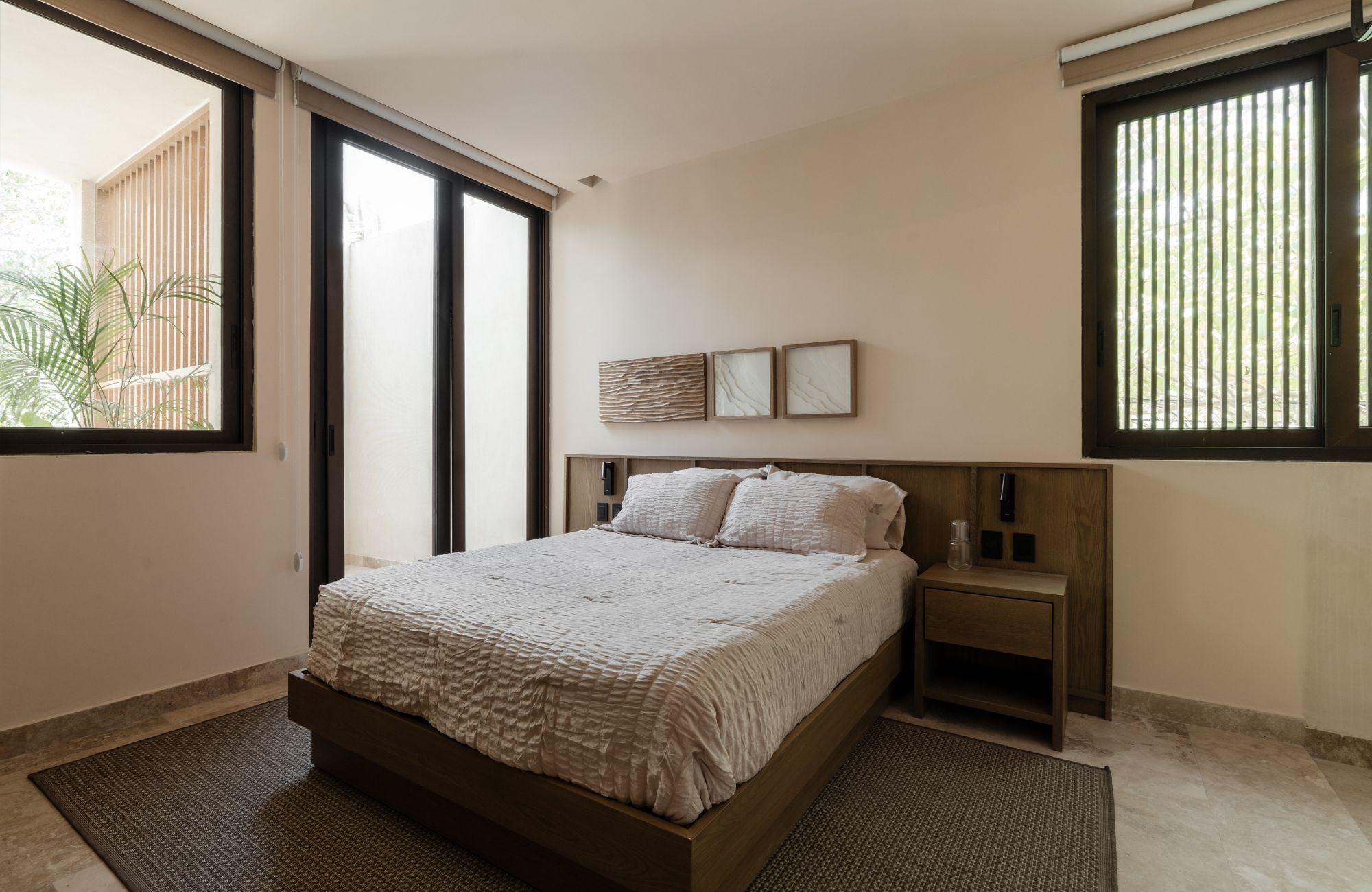 Edificio de 6 departamentos, 2 locales comerciales, rooftop y alberca, en venta