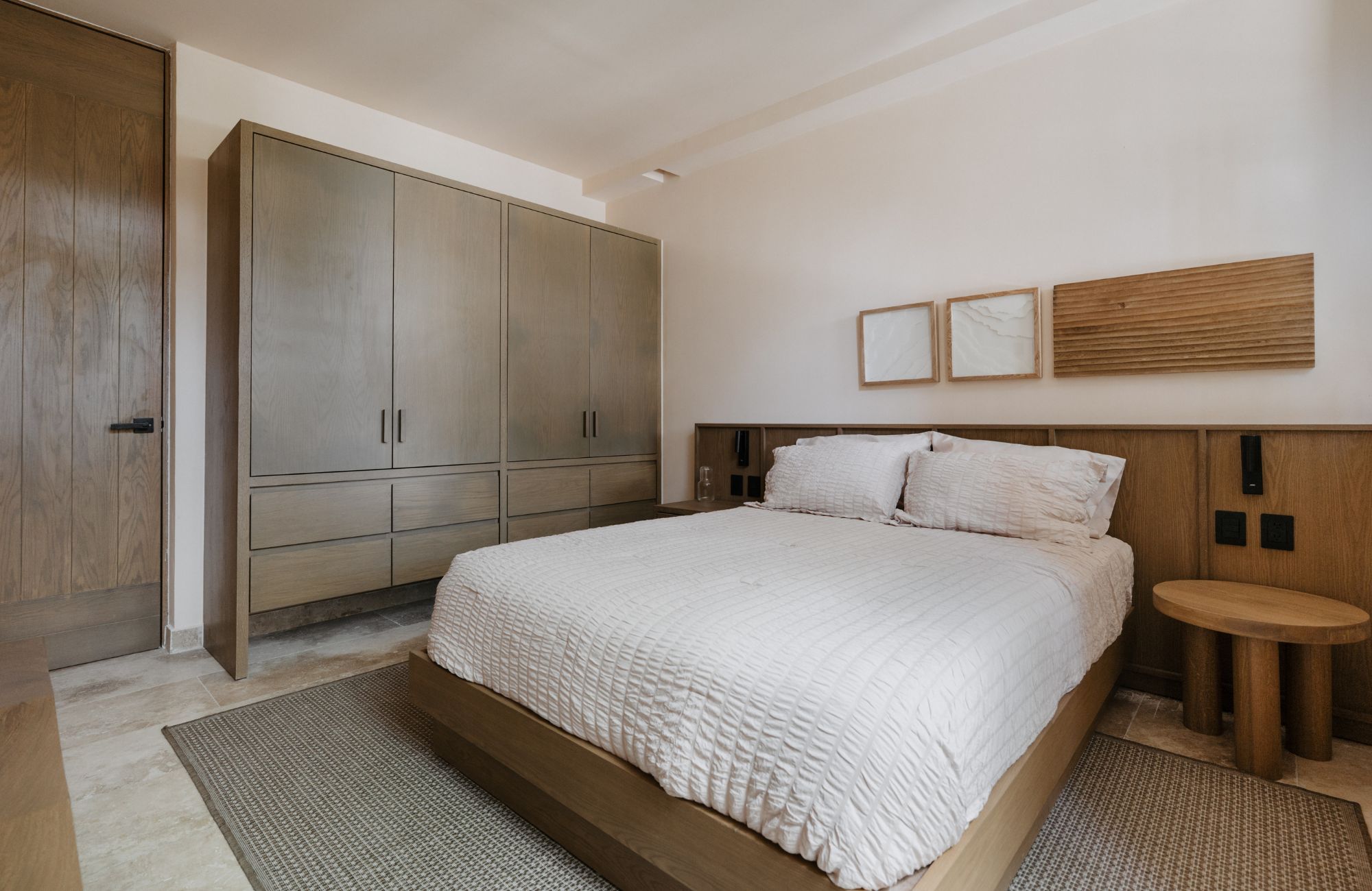Edificio de 6 departamentos, 2 locales comerciales, rooftop y alberca, en venta