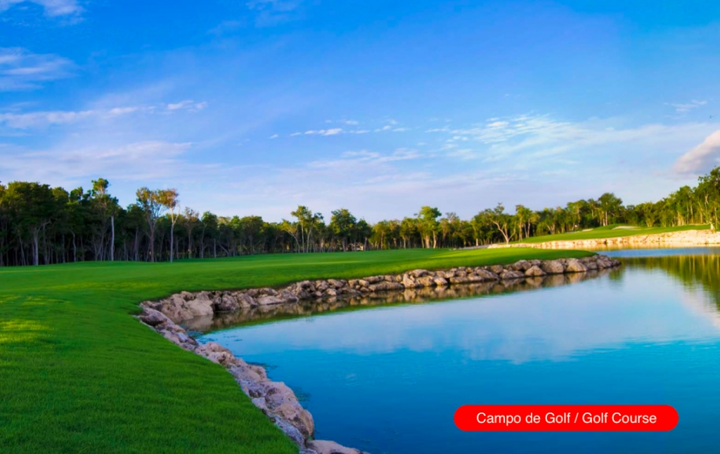 Lote multifamiliar en residencial de lujo con amenidades de hotel y acceso al mar en venta en Tulum.