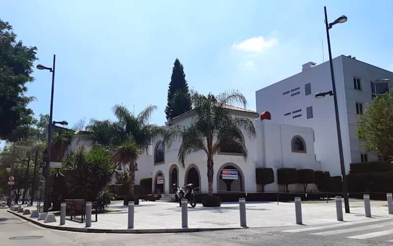 Corner building with commercial premises for sale in Colonia Polanco on Presidente Masaryk Avenue.