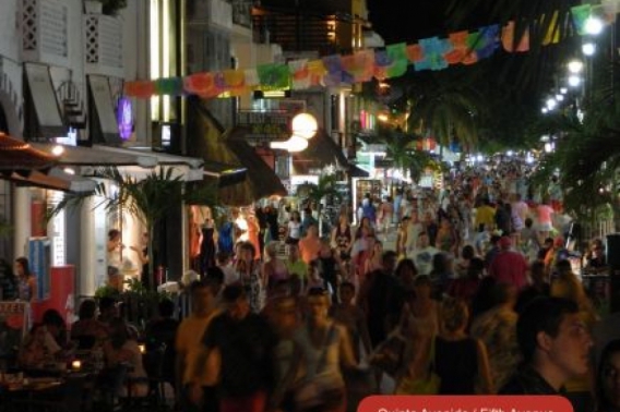Retail space for sale in famous Fifth Avenue of Playa del Carmen.