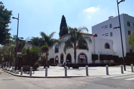 Edificio con locales comerciales en esquina en venta en Polanco, CDMX