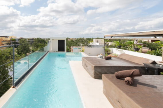 Hotel boutique con 10 suites, 11 recamaras, roof top con alberca, panel solar, amueblado y equipado,