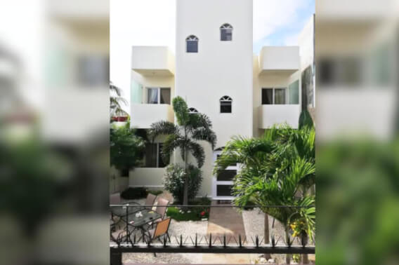 Hotel in operation, a few minutes from the beach, for sale Playa del Carmen.