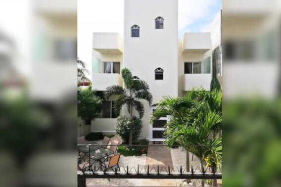 Hotel en operaci&oacute;n, a unos minutos de la playa, en venta Playa del Carmen.