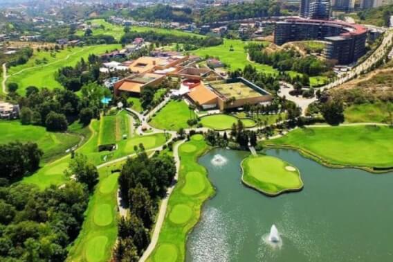 Macrolote comercial 11,226 m2, en residencial con campo de golf, venta Estado de Mexico