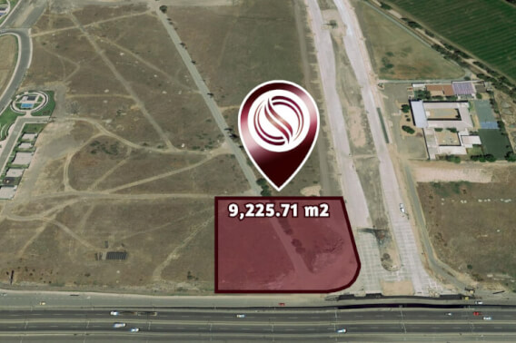 Commercial land of 9,226 m2 on avenue, for pre-sale in Querétaro.