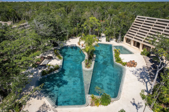 Macrolote multifamiliar de 1,276 m2, en residencial privado, en venta Tulum.