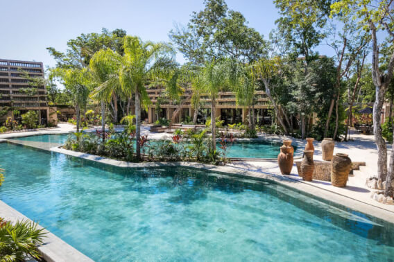 Macrolote multifamiliar de 1,575 m2, en residencial privado, en venta Tulum.