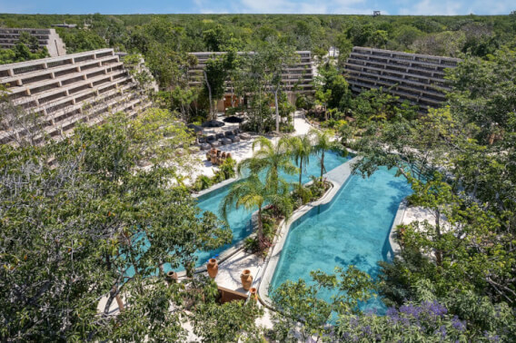 Macrolote multifamiliar de 3,821 m2, en residencial privado, en venta Tulum.