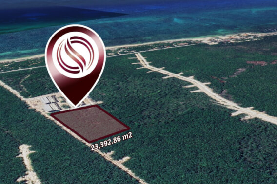 Terreno multifamiliar de 23,392 m2 a minutos del mar, en venta Aldea Zama Tulum.