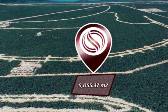 Terreno multifamiliar de 5,055 m2 a minutos del mar, en venta Aldea Zama Tulum.